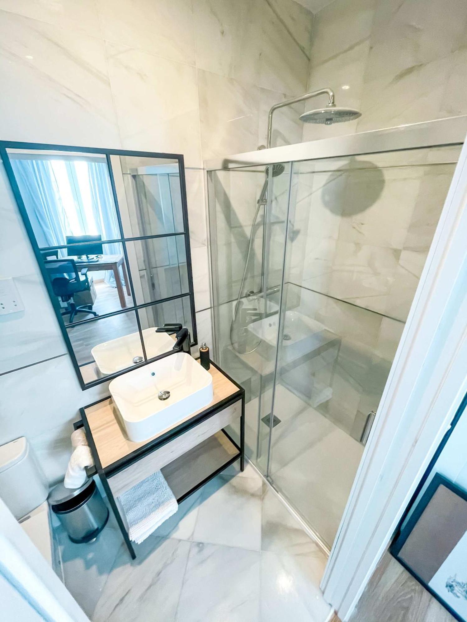 Elegant 2-Br Apartment With Unmatched Central Location 直布罗陀 外观 照片